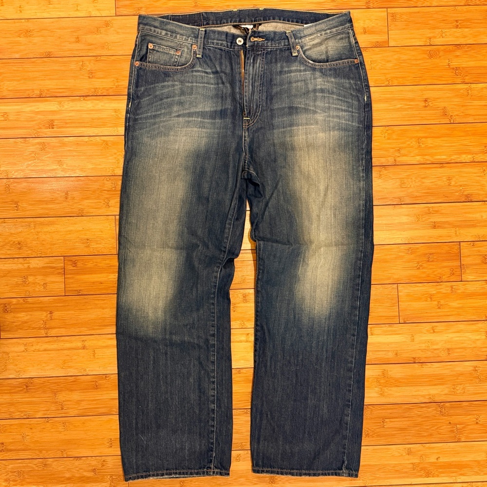 NWOT Lucky Brand 38x30 men’s distressed jeans
